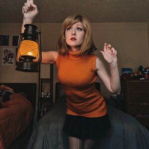 Meet your Posher, Elizabeth